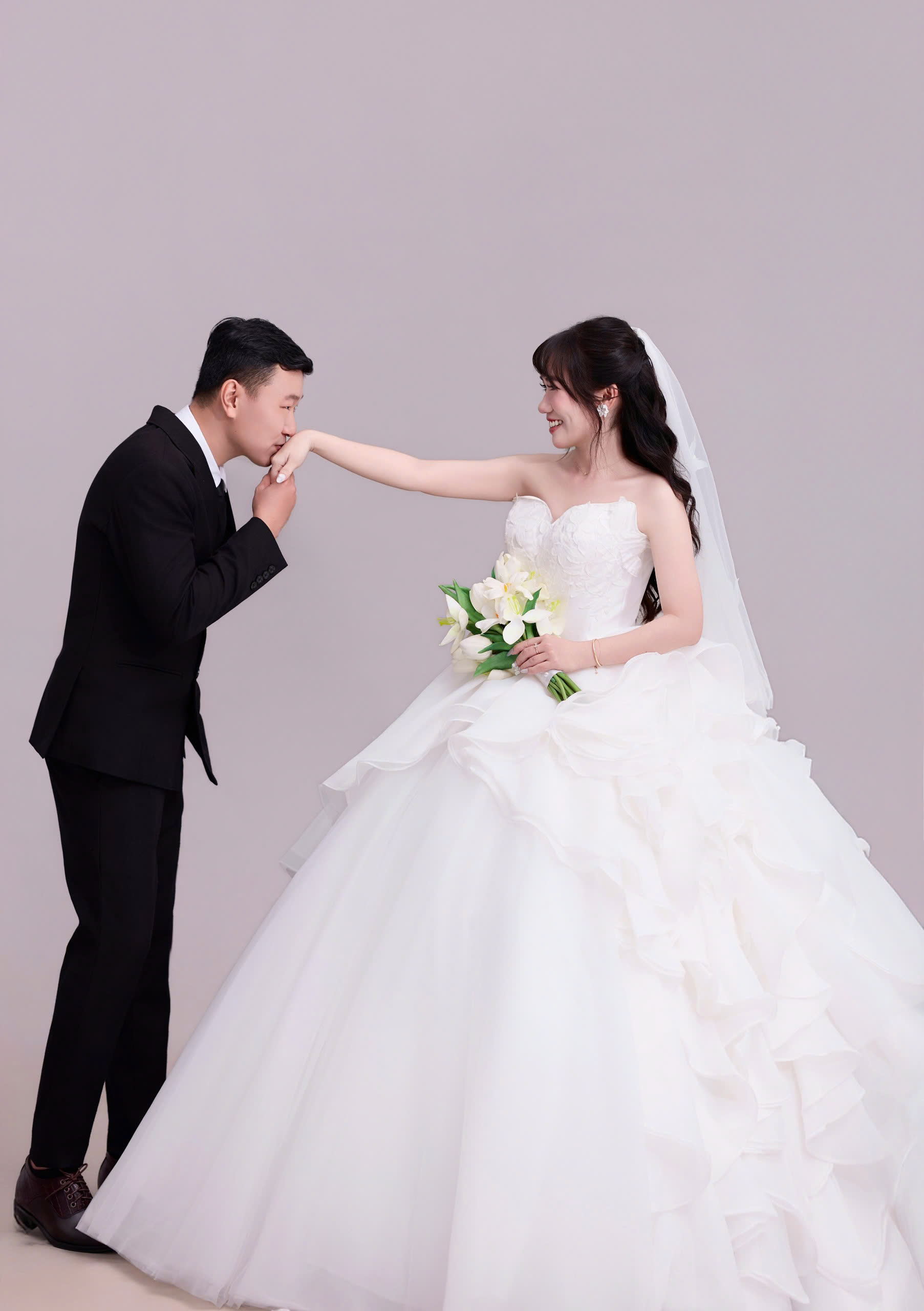 Pre-Wedding Phông Xám