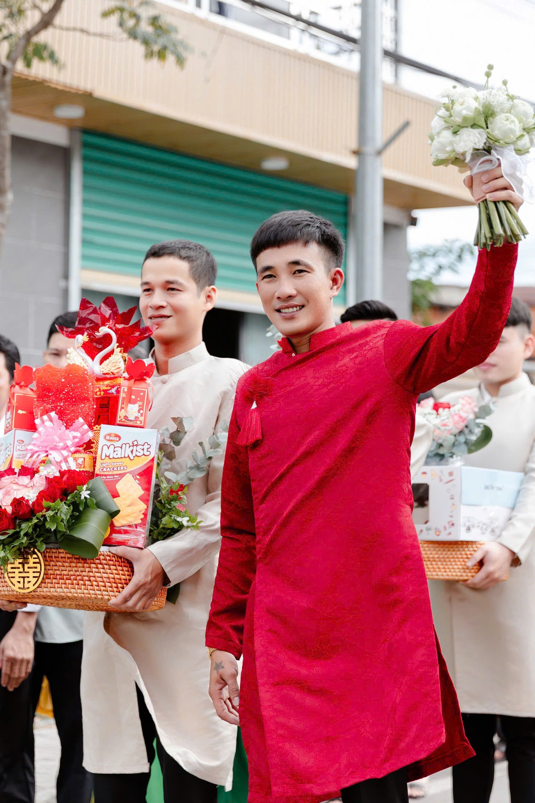 Lễ Đính Hôn Ngập Sắc Yêu Thương