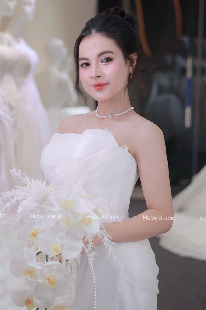 Dáng Tinh Khôi Tuyệt Sắc