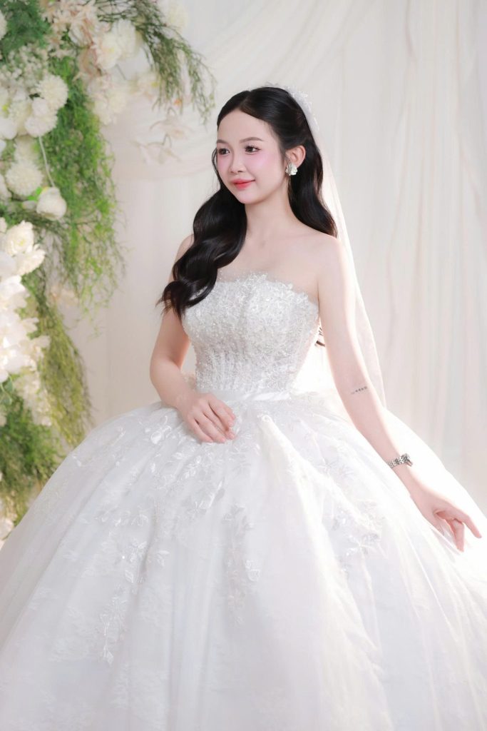 Makeup Cô Dâu Ánh Ngọc Tinh Khôi