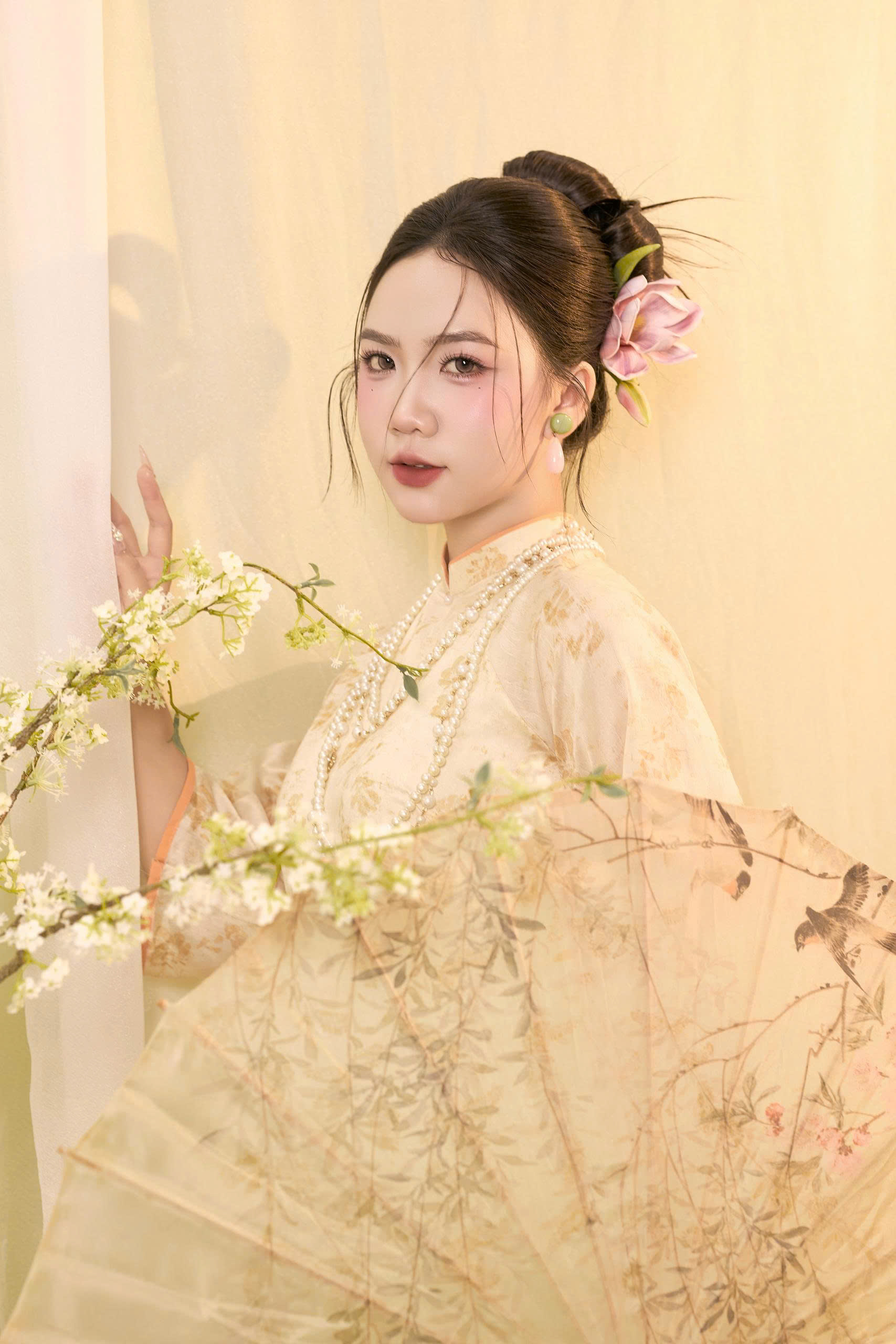 Hồn Xưa Lụa Nắng Á Đông