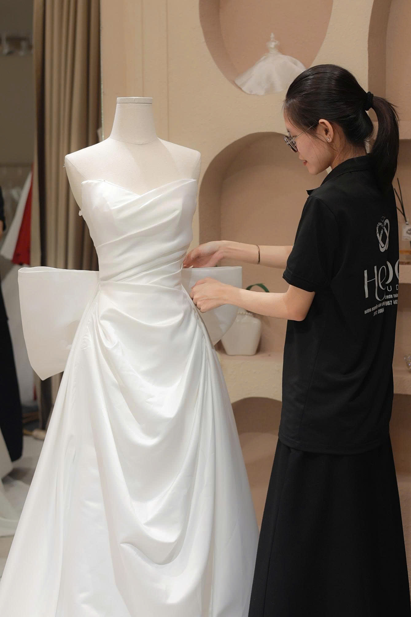 Ánh Lụa Kiêu Sa