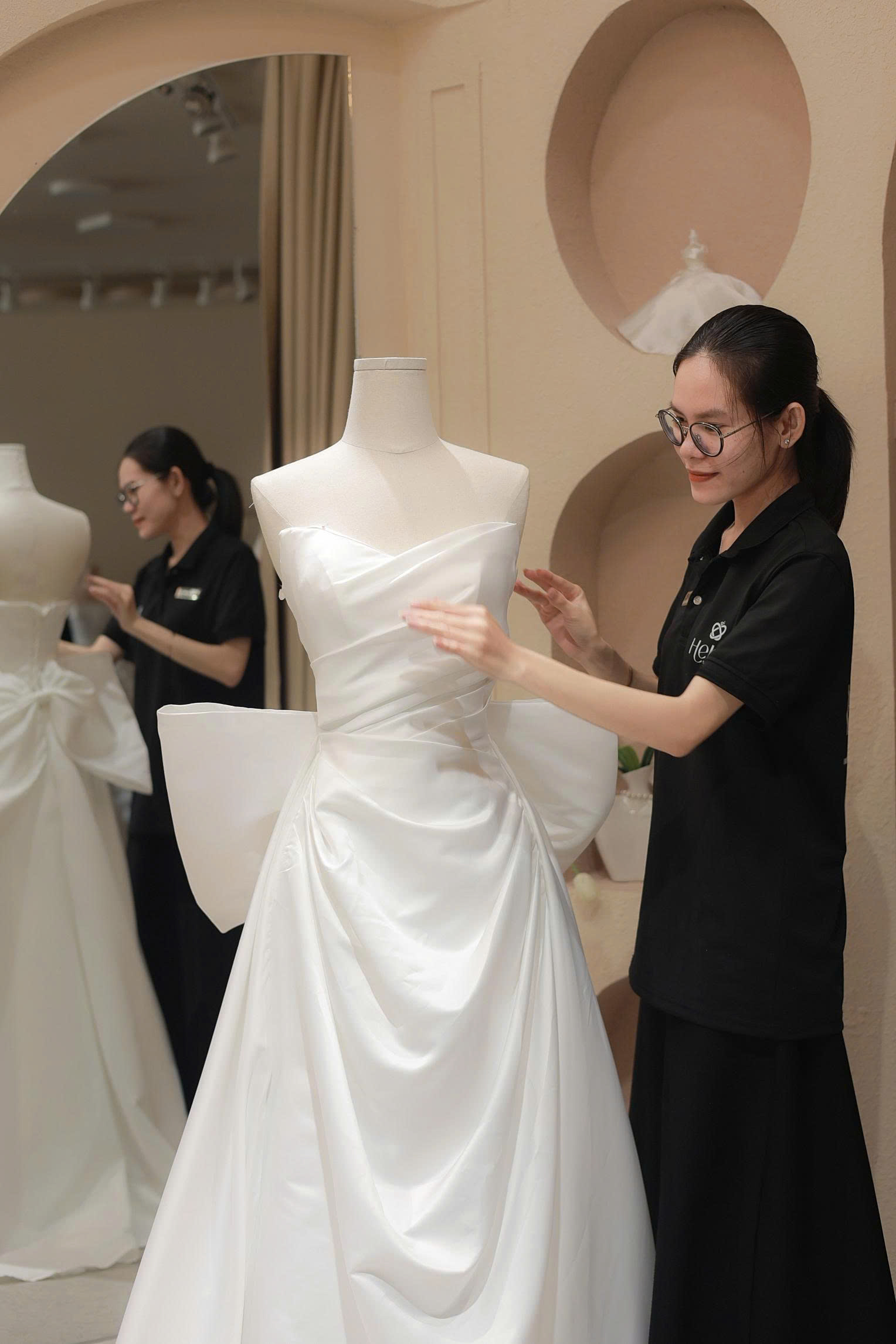 Ánh Lụa Kiêu Sa
