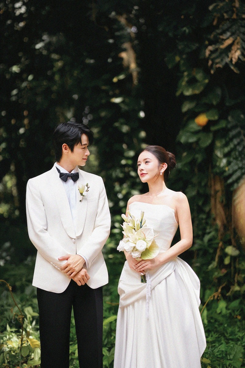 Bộ sưu tập áo cưới Hebe